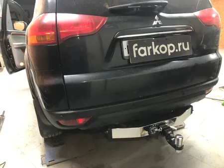 Фаркоп TowRus для Mitsubishi Pajero Sport 2008-2017 (с нерж. накладкой) 159366 в Санкт-Петербург