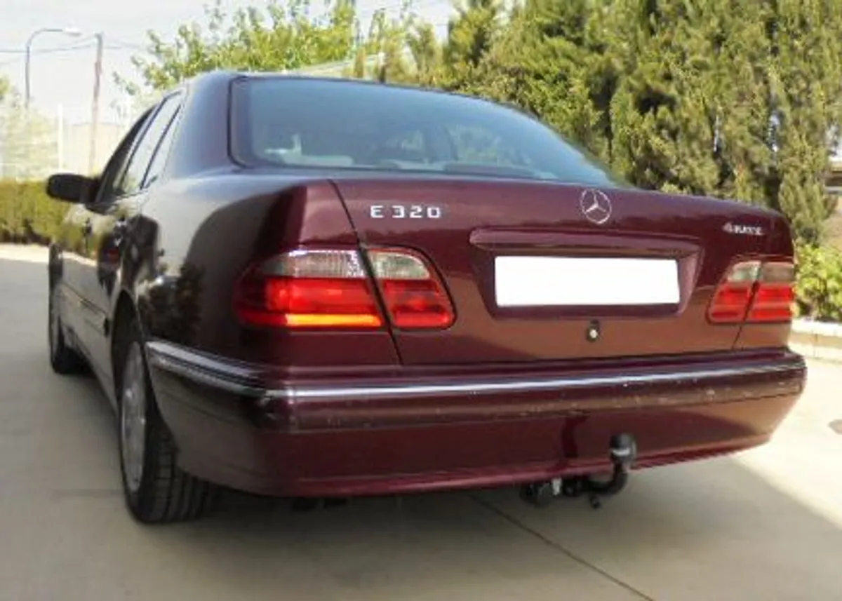 Фаркоп Aragon для Mercedes E-class 1995-2002 E4115AA в 