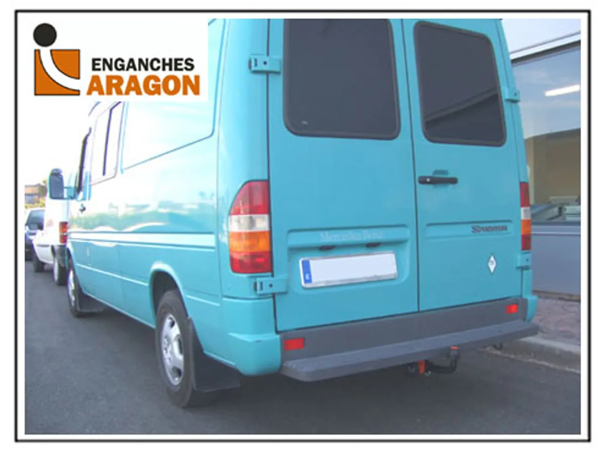 Фаркоп Aragon для Mercedes Sprinter 1995-2006, (для а/м со ступенькой) E4107DA в 