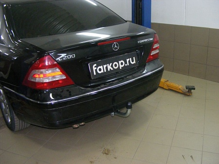 Фаркоп Galia для Mercedes C-class (седан, универсал) 2000-2007 M097A в 